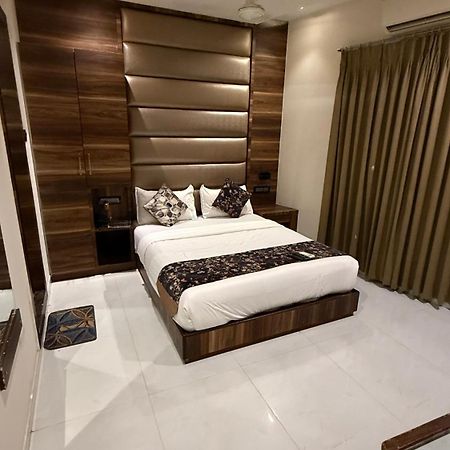 M E R I T O N Hotel T-2 Мумбай Екстериор снимка